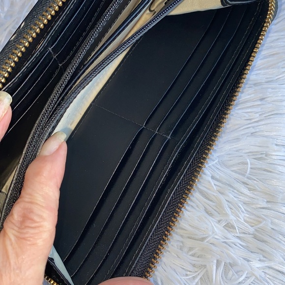 Kate spade wallet black & cream floral Gently pre owned - Picture 4 of 7